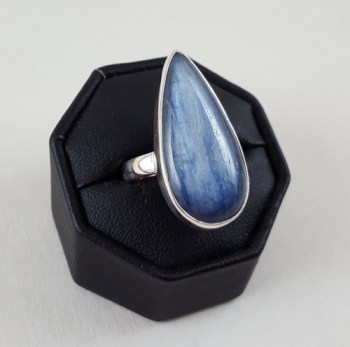 Zilveren ring gezet met druppelvormige Kyaniet 17.3 mm