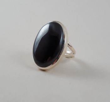 Zilveren ring gezet met ovale Hematiet 17 mm