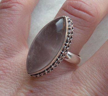 Zilveren ring gezet met marquise Rozenkwarts 17.3 mm