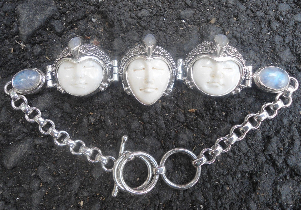 Zilveren armband met drie gezichten en Maansteen