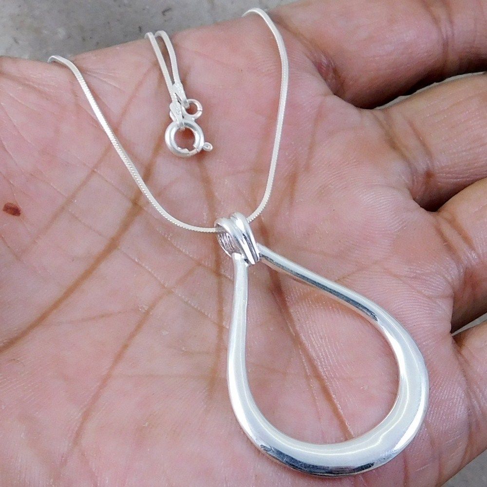 Zilveren ketting met druppelvormige hanger