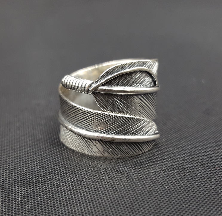 Zilveren brede veren ring verstelbaar | Ringen