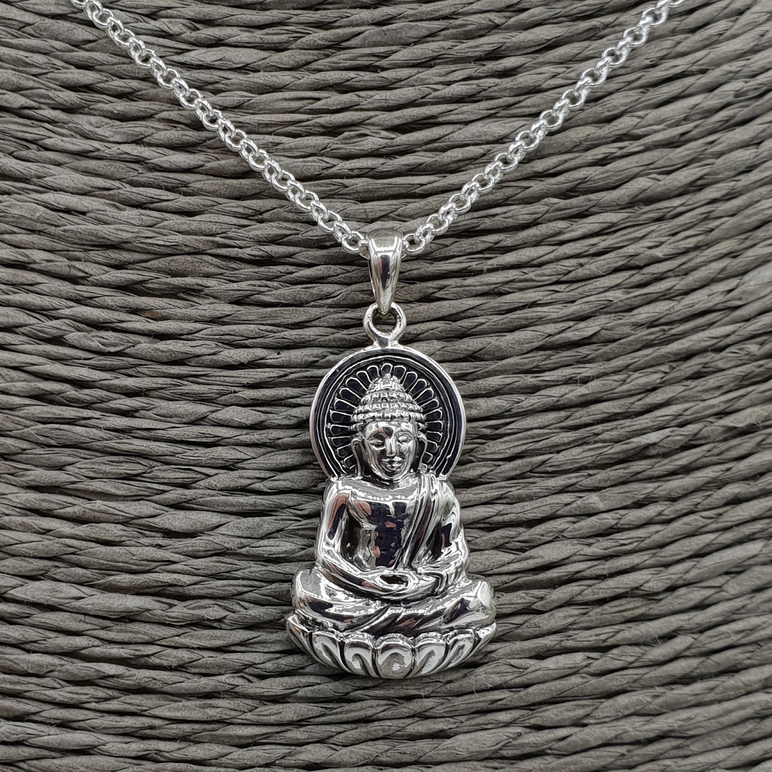 injecteren Auroch Spit Zilveren ketting met Boeddha hanger | Verkocht