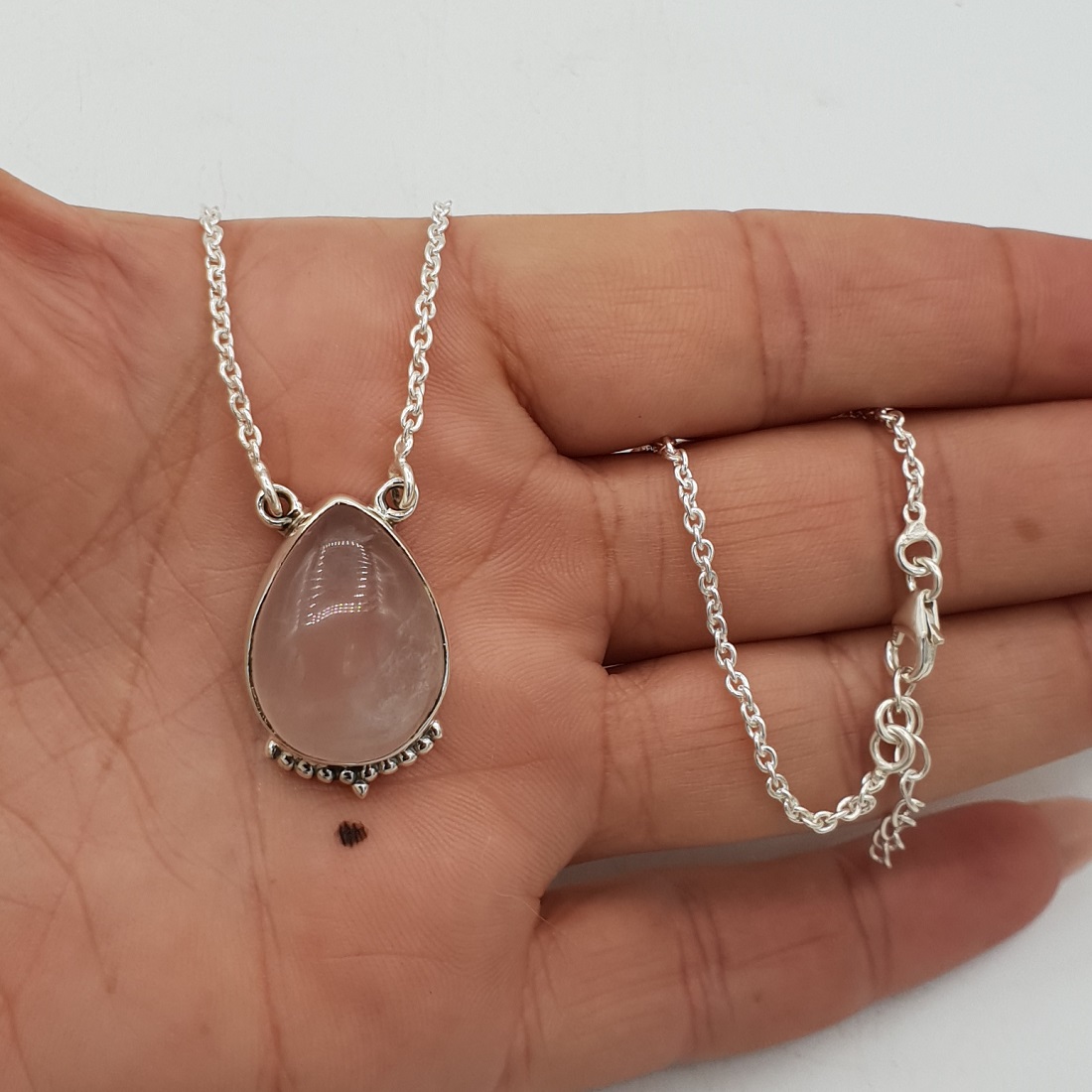 Soepel Armoedig Gemoedsrust 925 Sterling zilveren ketting met druppelvormige Rozenkwarts hanger | Zilveren Edelsteen Kettingen Soepel Armoedig Gemoedsrust 925 Sterling zilveren ketting met druppelvormige Rozenkwarts hanger | Zilveren Edelsteen Kettingen