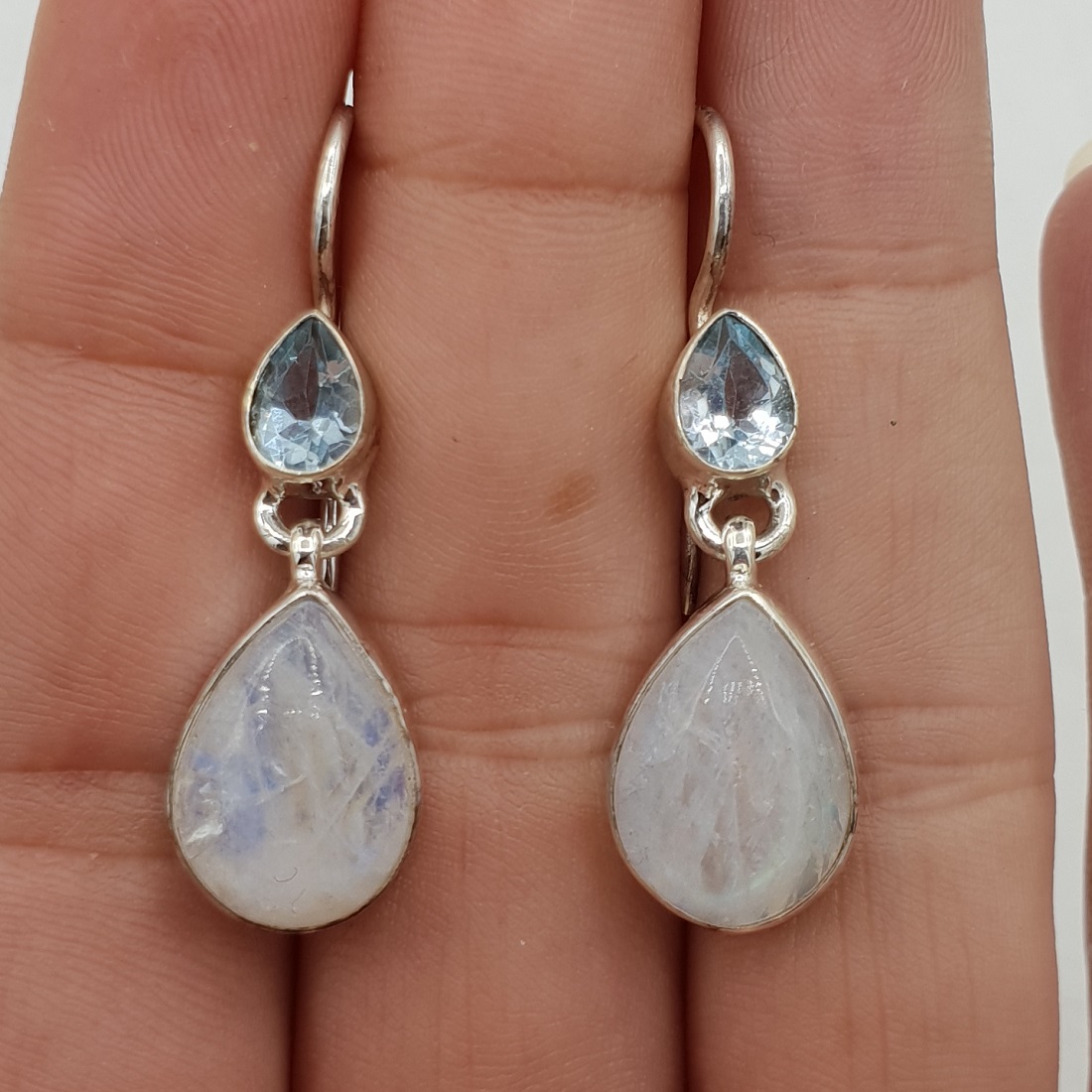 925 zilveren oorbellen Maansteen blauw Topaas | Verkocht