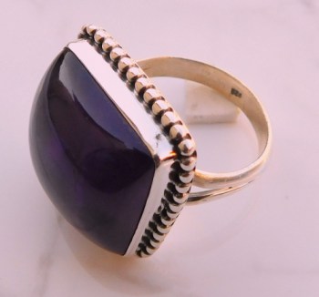 Zilveren ring gezet met vierkante cabochon Amethist 19.7 mm