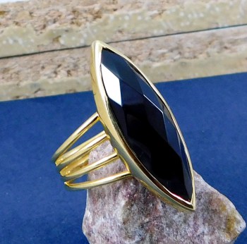 Goud vergulde ring gezet met zwarte Onyx 17.3 mm