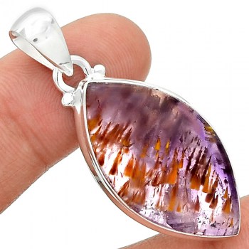 Zilveren hanger gezet met marquise Cacoxeniet