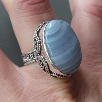 Zilveren ring blauw Lace Agaat en bewerkte setting 18 mm