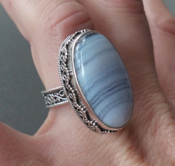 Zilveren ring ovale blauw Lace Agaat en bewerkte setting 17.3 mm