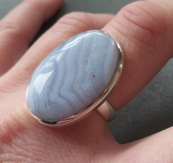 Zilveren ring gezet met blauw Lace Agaat maat 18 mm