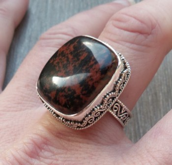 Zilveren ring met mahonie Obsidiaan in bewerkte setting 18.5 mm
