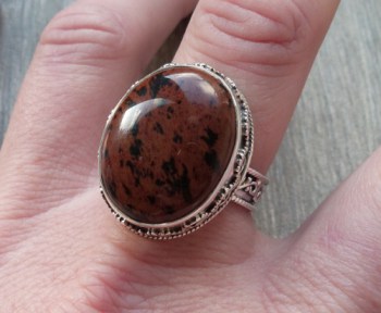 Zilveren ring met mahonie Obsidiaan in bewerkte setting 19 mm