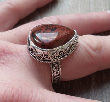Zilveren ring met mahonie Obsidiaan en bewerkte setting 18.5 mm