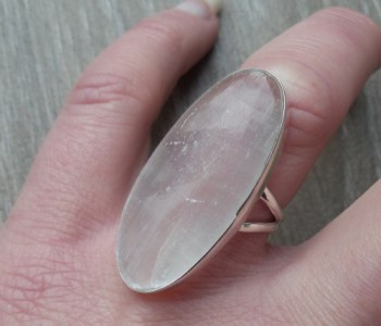 Zilveren ring gezet met ovale Seleniet 17 mm