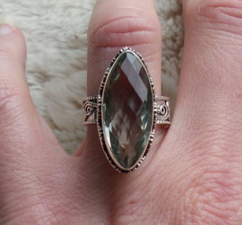 Zilveren ring marquise groene Amethist in bewerkte setting 17 mm