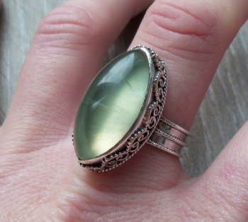 Zilveren ring marquise Prehniet bewerkte setting maat 19 mm