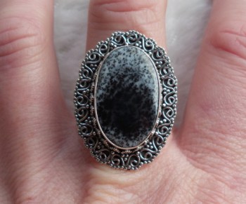 Zilveren ring Dendriet Opaal bewerkte kop en band 18.5 mm