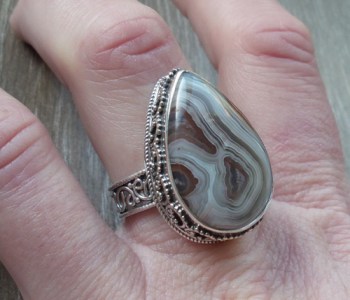 Zilveren ring met Laguna Lace Agaat en bewerkte setting 19 mm