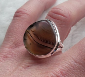 Zilveren ring gezet met brede druppelvorm Montana Agaat 18 mm