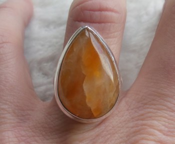 Zilveren ring gezet met druppelvorm oranje Calciet 17.3 mm