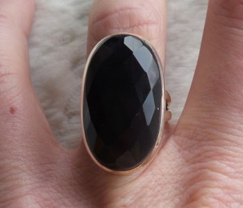 Zilveren ring gezet met ovale facet Onyx 17 mm