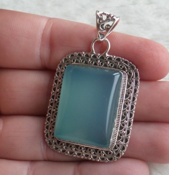 Zilveren hanger rechthoekige aqua Chalcedoon bewerkte setting