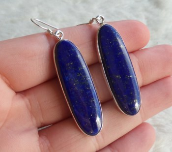 Zilveren lange oorbellen gezet met ovale Lapis Lazuli