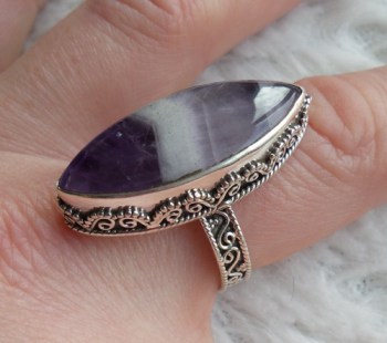 Zilveren ring marquise Chevron Amethist in bewerkte setting 19 m