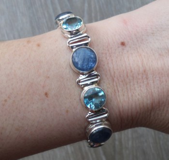 Zilveren armband met ronde Kyaniet en facet blauw Topaas