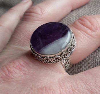 Zilveren ring ronde Chevron Amethist bewerkte setting 18 mm