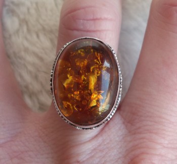 Zilveren ring met Amber gezet in bewerkte setting 17.3 mm