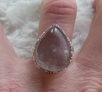 Zilveren ring met druppelvorm cabochon Rozenkwarts 17.5 mm