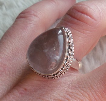 Zilveren ring met druppelvorm cabochon Rozenkwarts 17.5 mm