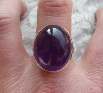 Zilveren ring gezet met grote cabochon Amethist 20.5 mm