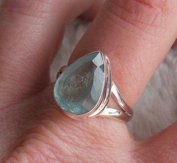 Zilveren ring met druppelvorm facet Aquamarijn ring maat 18 mm