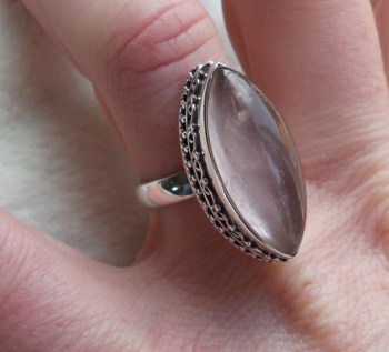 Zilveren ring gezet met marquise Rozenkwarts 17.3 mm