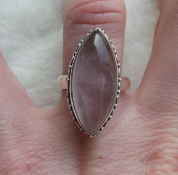 Zilveren ring gezet met marquise Rozenkwarts 17.3 mm