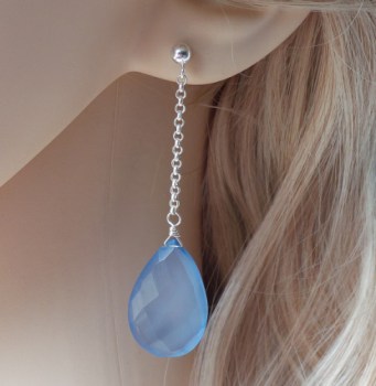 Zilveren oorbellen met grote blauw Chalcedoon briolet