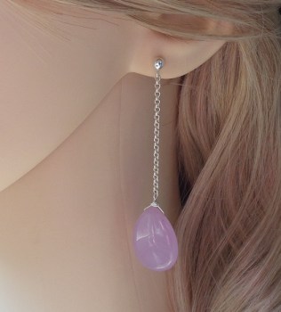 Zilveren lange oorbellen gezet met paarse Jade briolet