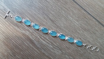 Zilveren armband gezet met ovale Chalcedoon schakels