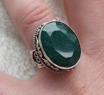 Zilveren edelsteen ring Emerald in bewerkte setting maat 16.5 mm