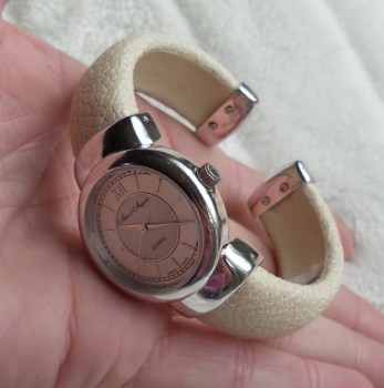 Zilveren horloge / armband van crème Roggenleer