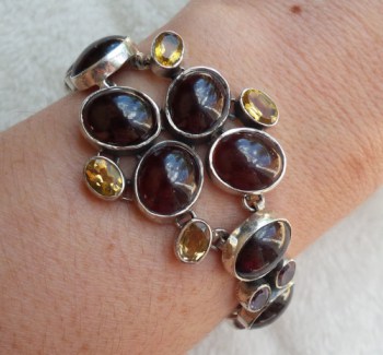 Zilveren armband met cabochon Granaat, facet Citrien en Amethist