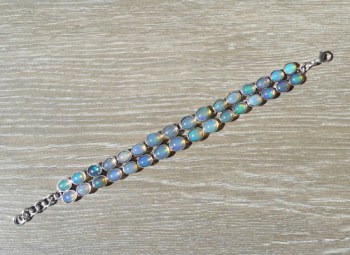 Zilveren armband gezet met ovale Ethiopische Opalen