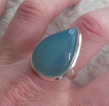 Zilveren ring gezet met druppelvorm aqua Chalcedoon 19 mm