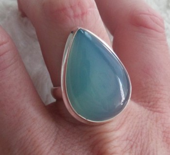 Zilveren ring gezet met druppelvorm aqua Chalcedoon 19 mm