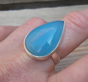 Zilveren ring met druppelvorm Chalcedoon ring maat 19 mm