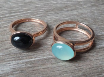 Vergulde ringen set gezet met Chalcedoon en Onyx 16.5 mm