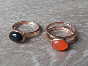 Vergulde ringen set gezet met Carneool en Onyx 18 mm